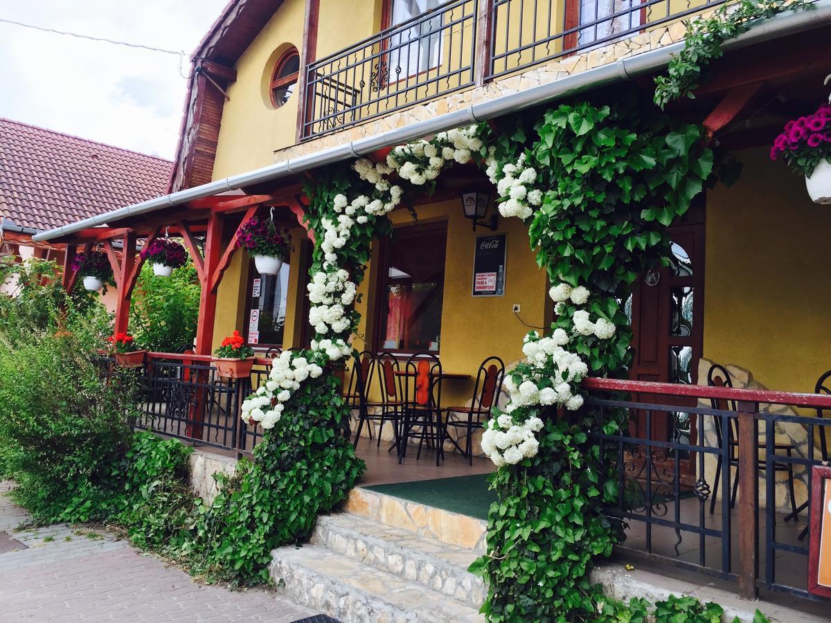 Villa Negra Motel Berzence Buitenkant foto