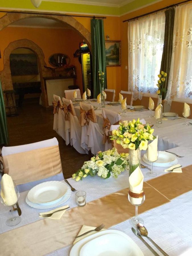 Villa Negra Motel Berzence Buitenkant foto